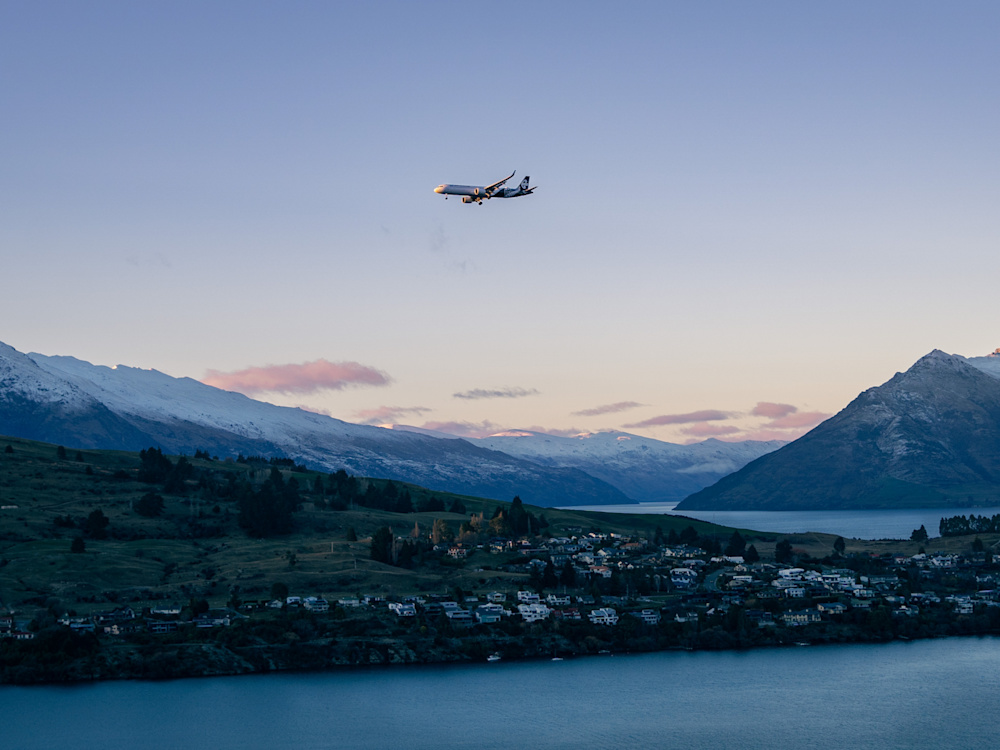 Air New Zealand flight arriving in Queenstown